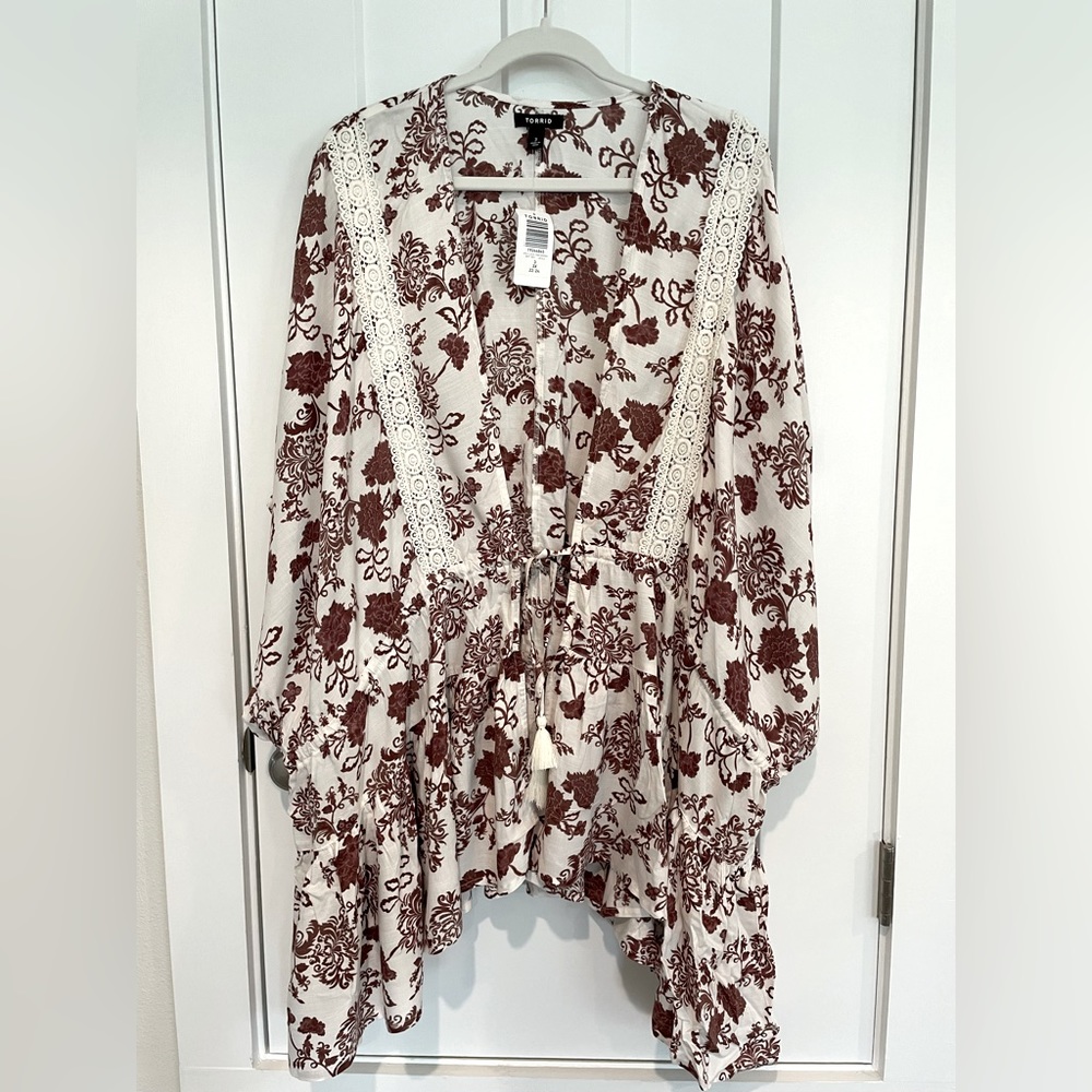 Torrid Women’s Floral Clinched Waist Kimono NWT SZ. 3X